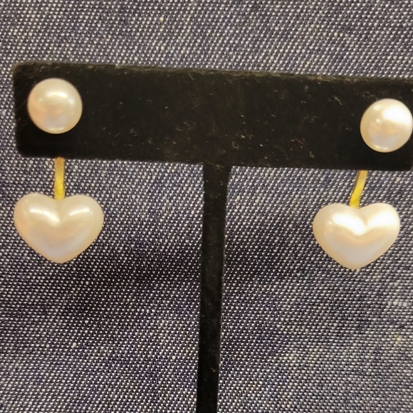 Felt's Fun Finds Jewelry - Pearl Faux Gold Tone Ball & Heart 1" Earrings